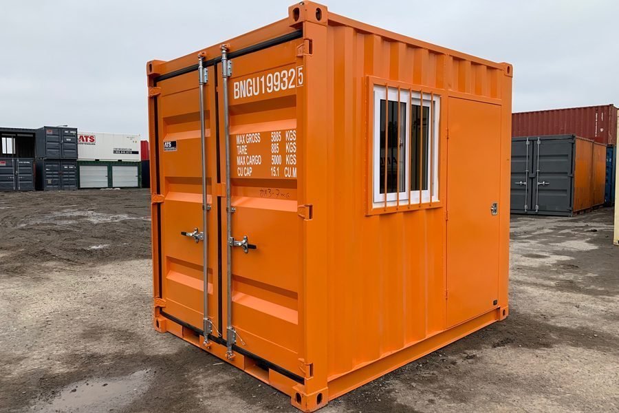 9ft-mini-custom-container-4.jpg MINICONTENEDOR DE 9 PIES CON PUERTA Y VENTANA - Imagen 1